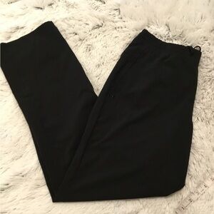 LEE Woman’s size medium black active performance pants with stirrup stra…